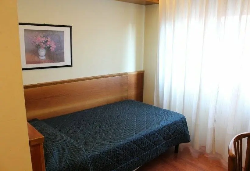 Standard Yhden Hengen Huone, Selide