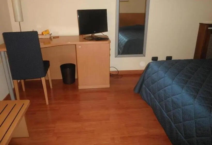 Economy Yhden Hengen Huone, Selide