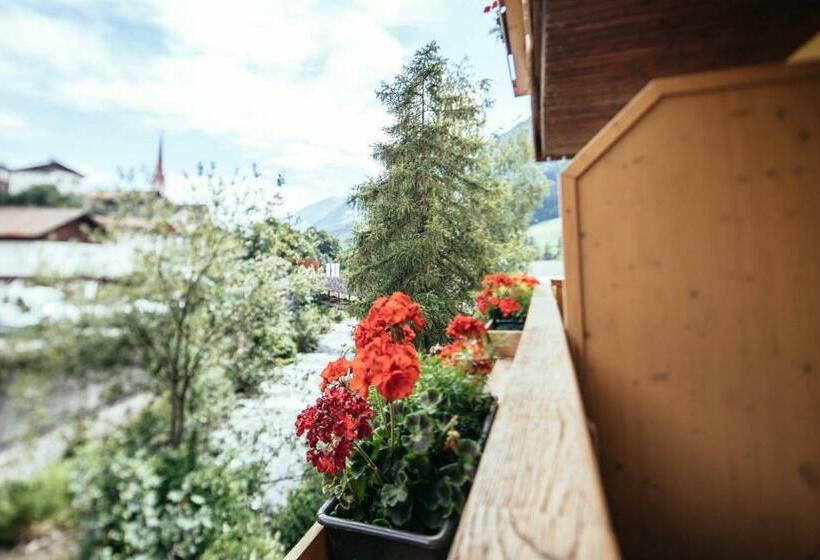 غرفة قياسية مزوَّدة بشُرفة, Tirolerhof