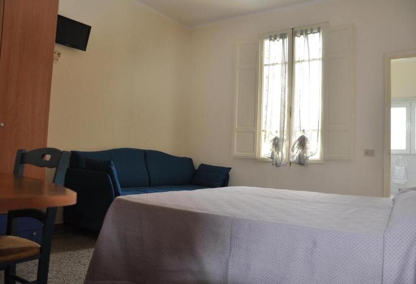 חדר סטנדרט לשלושה, Verdesolemare