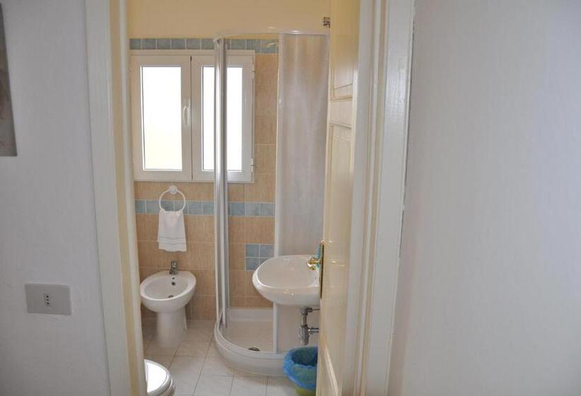 חדר סטנדרט לשלושה, Verdesolemare