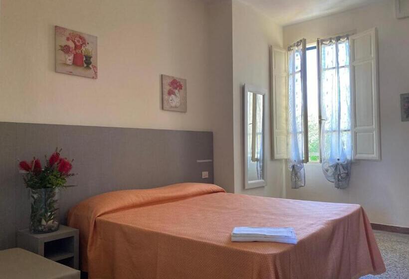 חדר סטנדרט לשלושה, Verdesolemare