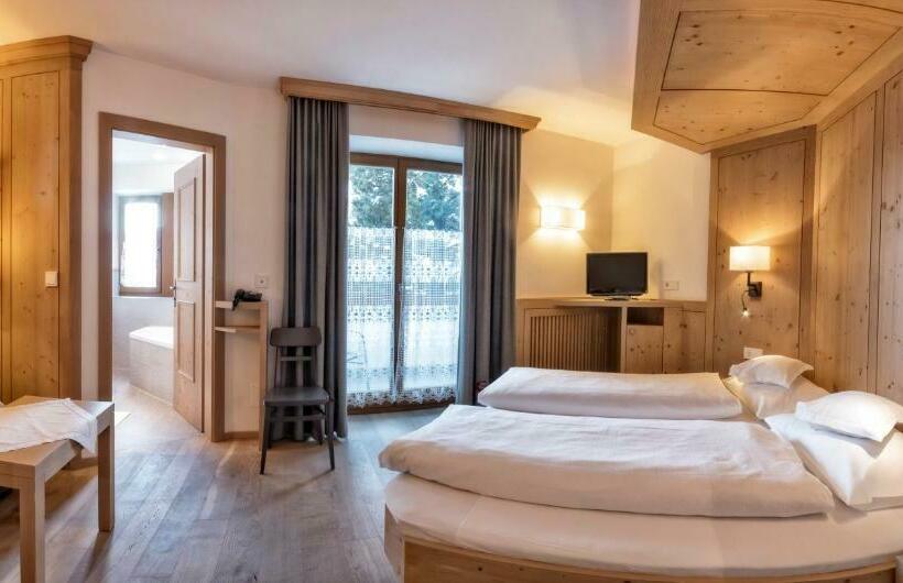 컴포트 룸, Villa Monica