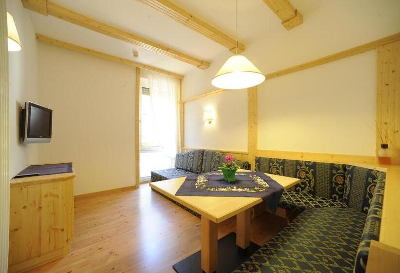 חדר קלאסי לשלושה, Vioz