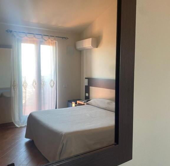 标准三人间, Virginia