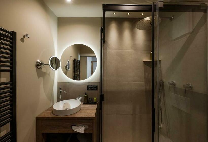 带阳台的标准单人间, Viertler