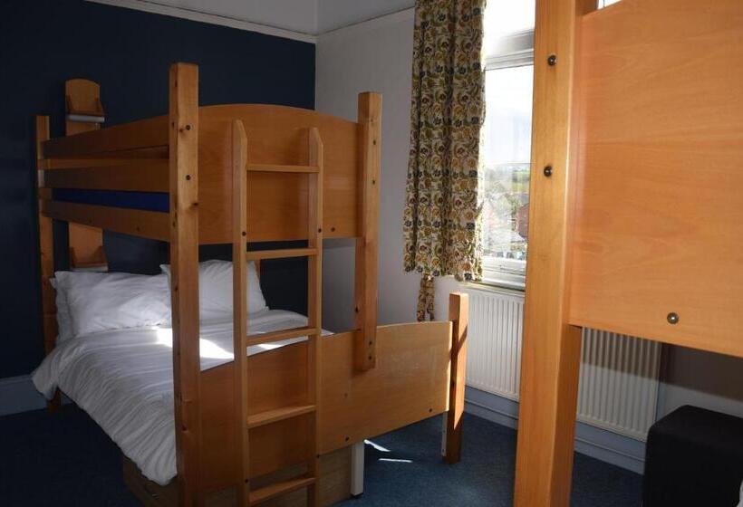 家庭间, Kington Accommodation