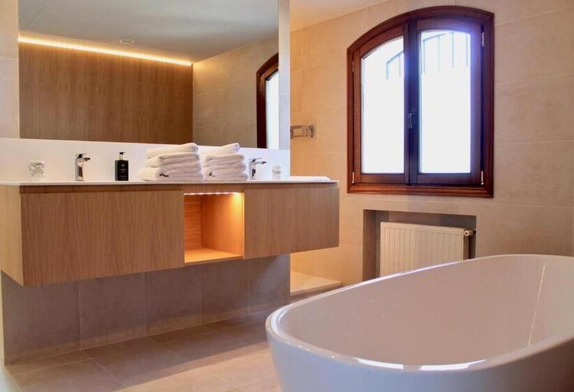 اتاق لوکس با تخت بزرگ, Casa Tess Boutique