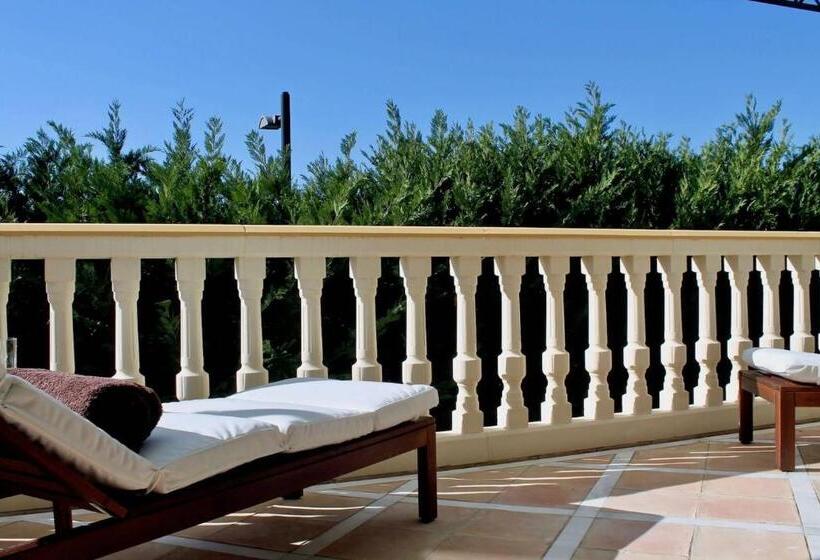 اتاق لوکس با تخت بزرگ, Casa Tess Boutique