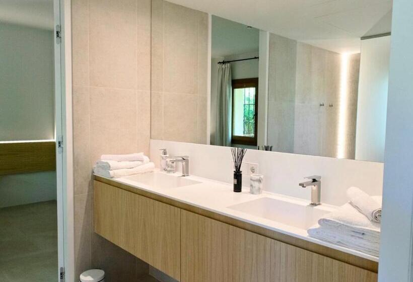 Deluxe Suite King Bed, Casa Tess Boutique