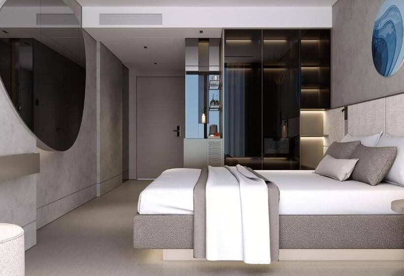 اتاق اکونومی, Four Hills