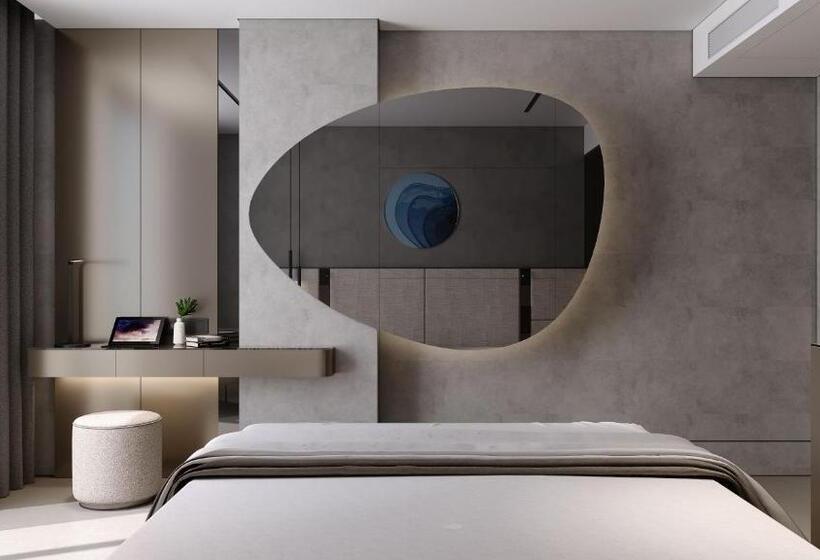 اتاق لوکس, Four Hills