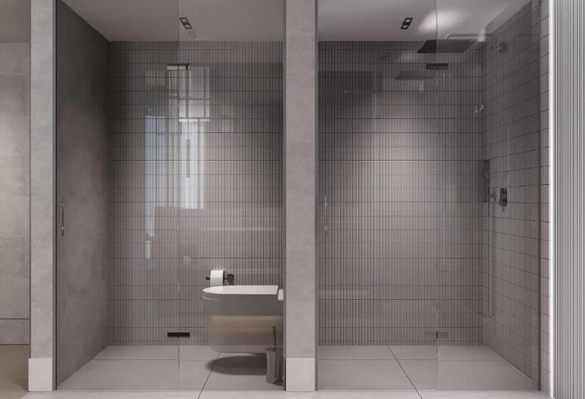 سوییت لوکس, Four Hills