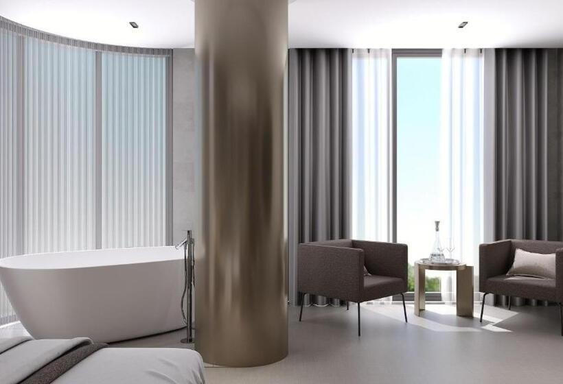 سوییت لوکس, Four Hills