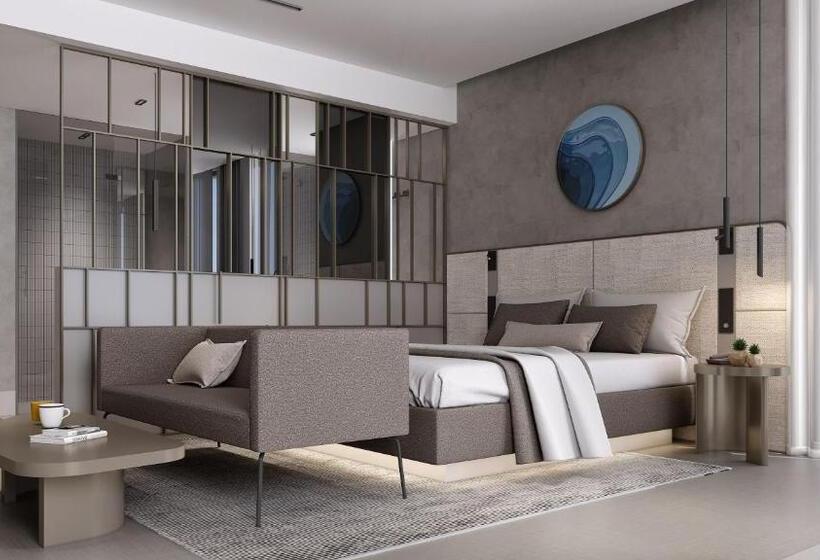 سوییت لوکس, Four Hills