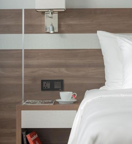 اتاق لوکس با بالکن و چشمانداز دریا, Panama Nha Trang