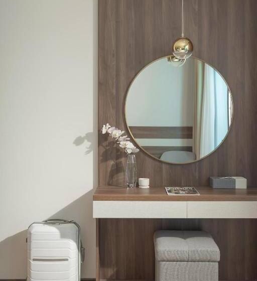 اتاق لوکس با بالکن و چشمانداز دریا, Panama Nha Trang