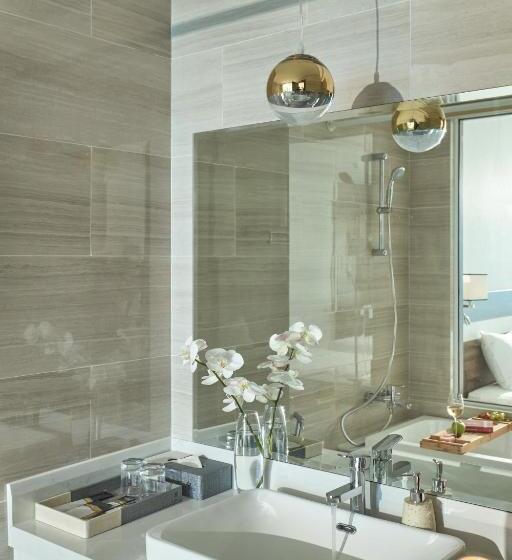 اتاق سه نفره دلوکس با چشمانداز دریا, Panama Nha Trang