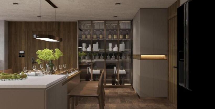 سوئیت پرزیدنت, Panama Nha Trang