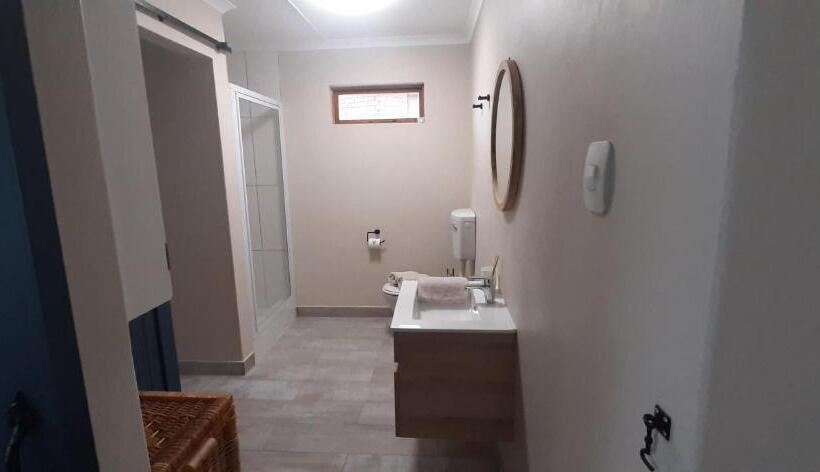 דירת משפחה, 22 On Port Natal Hartenbos