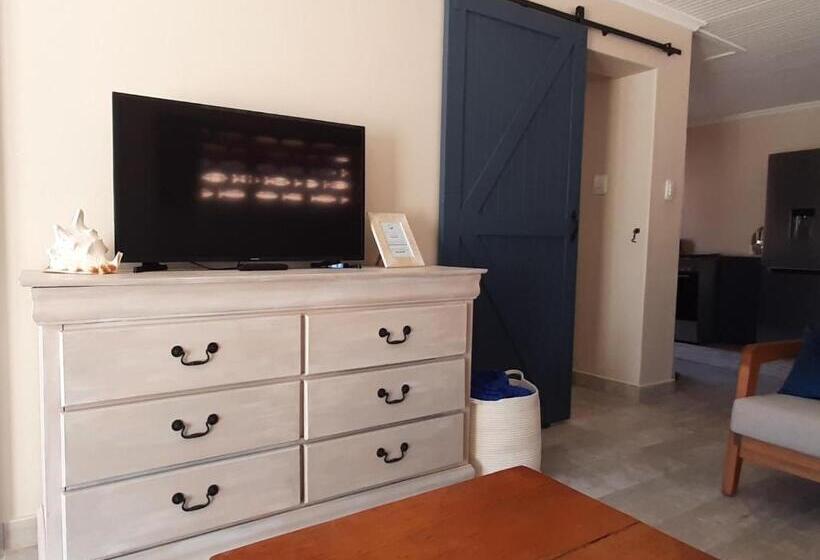 דירת משפחה, 22 On Port Natal Hartenbos