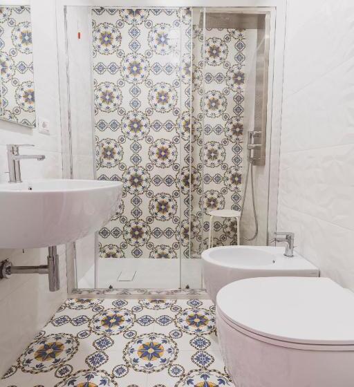 חדר סטנדרט לשלושה, Previterooms