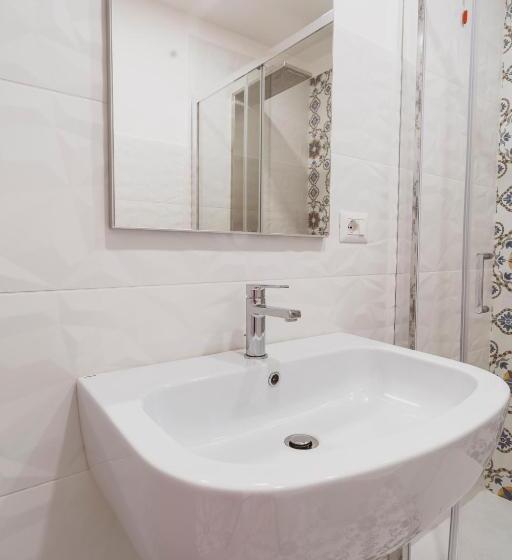 اتاق استاندارد سه نفره, Previterooms