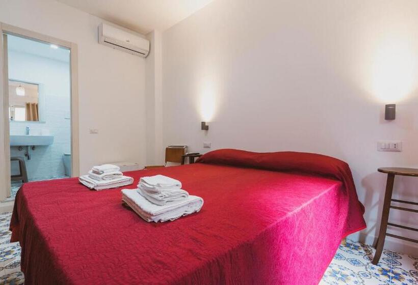 חדר סטנדרט לארבעה, Previterooms