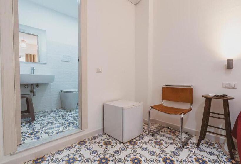 חדר סטנדרט, Previterooms