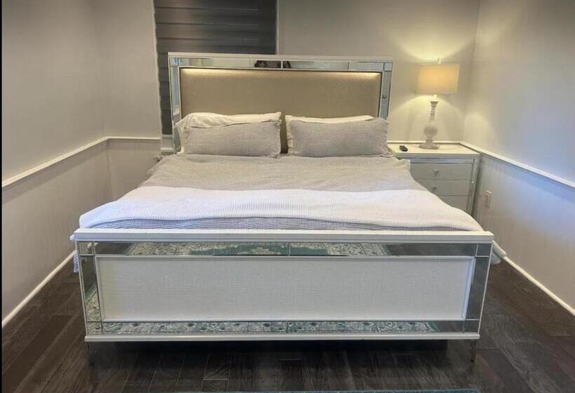 חדר סטנדרט עם מיטת קינג, Private Suite In Huntington Station