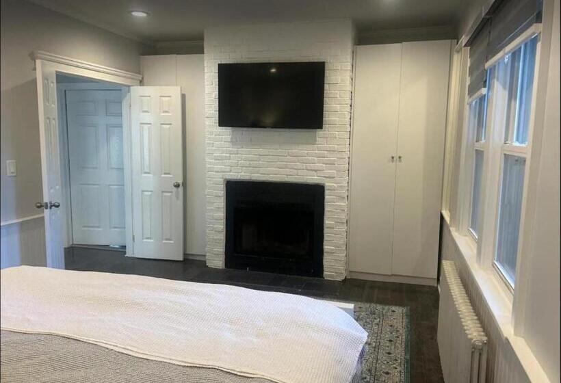 חדר סטנדרט עם מיטת קינג, Private Suite In Huntington Station