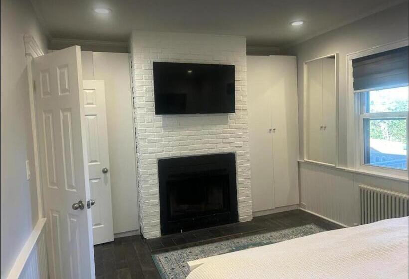 חדר סטנדרט עם מיטת קינג, Private Suite In Huntington Station