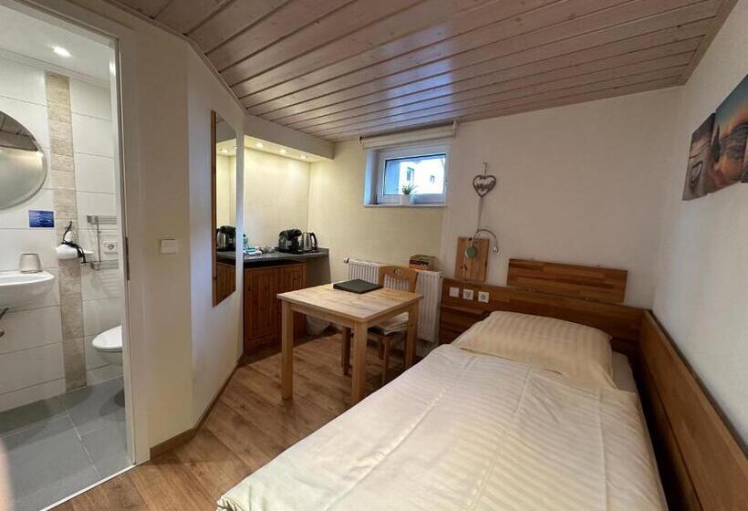 Standard Egyágyas Szoba, Pension Schramm