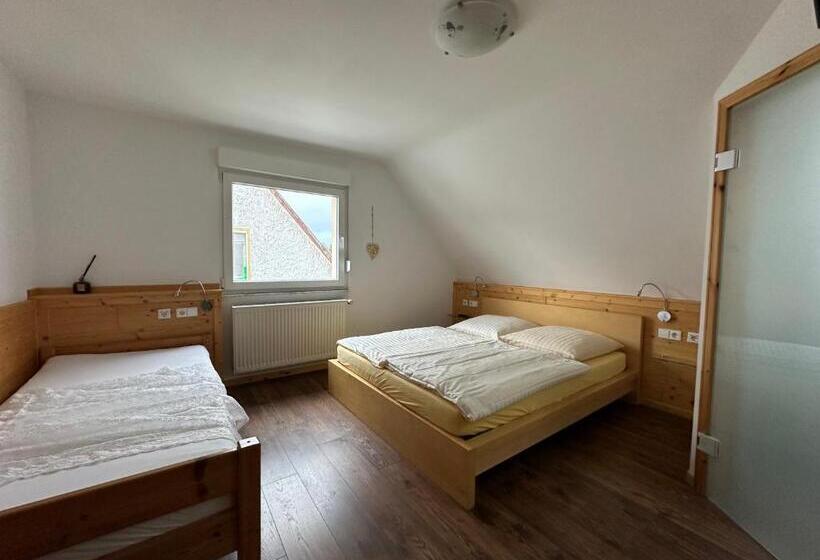 Négyágyas Standard Szoba, Pension Schramm