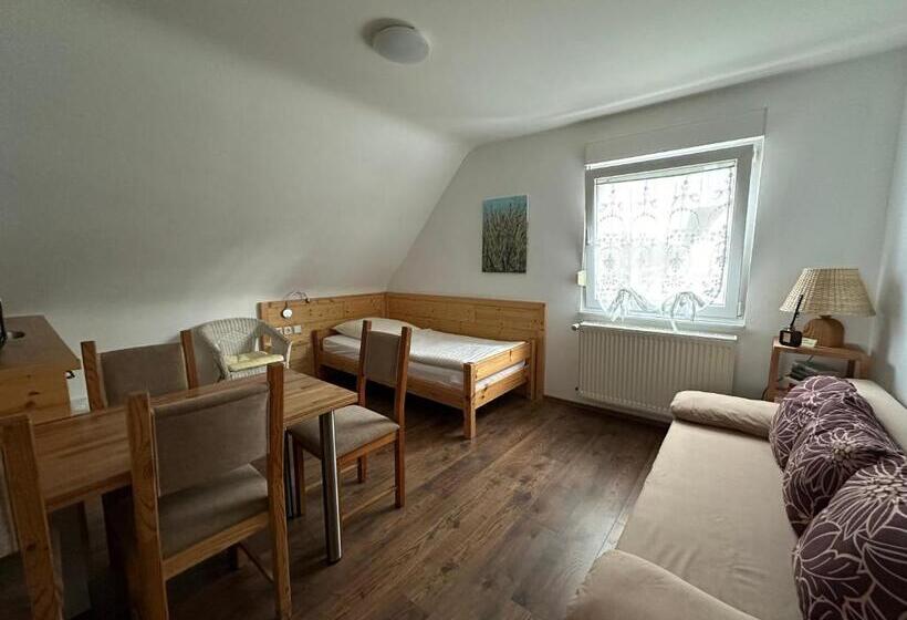 Négyágyas Standard Szoba, Pension Schramm