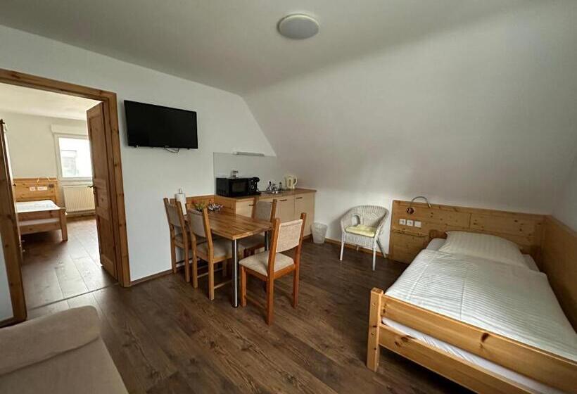 Négyágyas Standard Szoba, Pension Schramm