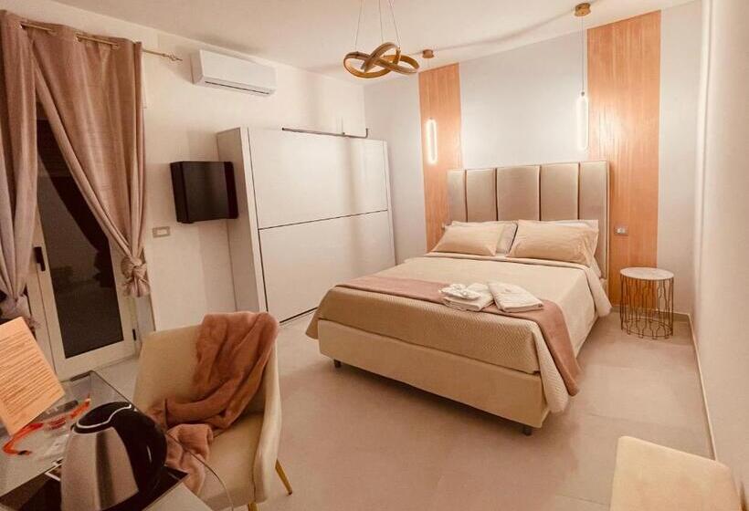 اتاق استاندارد چهارنفره با چشم‌انداز باغ, Elegance Paema