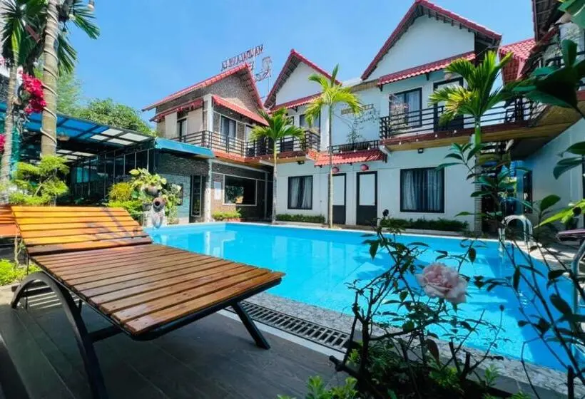 اتاق استاندارد با چشمانداز استخر, The Pineapple House
