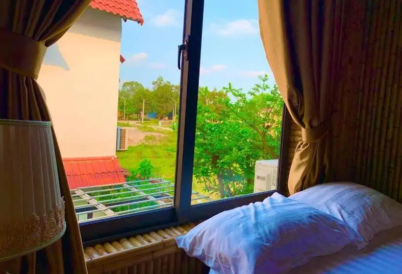 اتاق استاندارد با چشمانداز استخر, The Pineapple House
