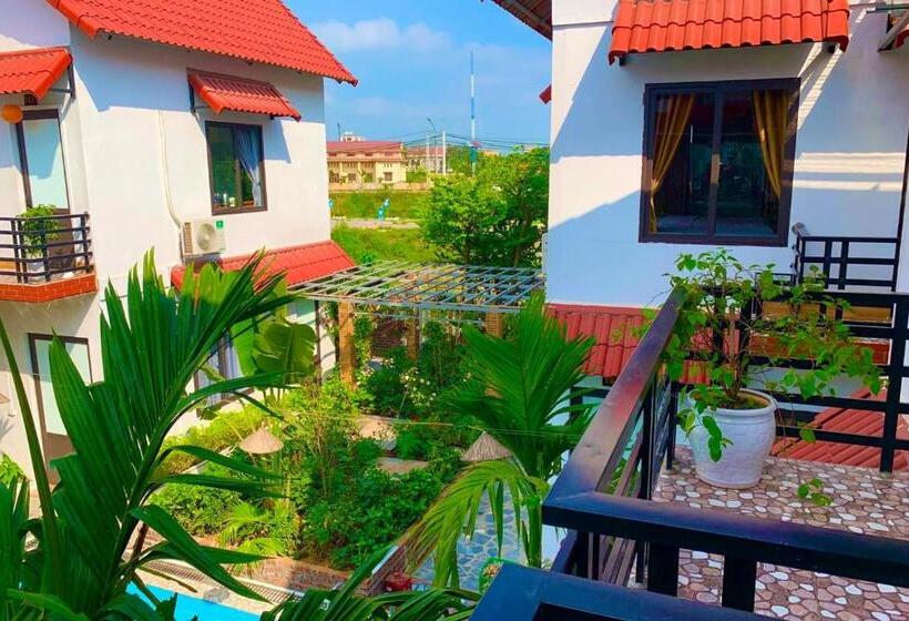 اتاق استاندارد با چشم‌انداز استخر, The Pineapple House