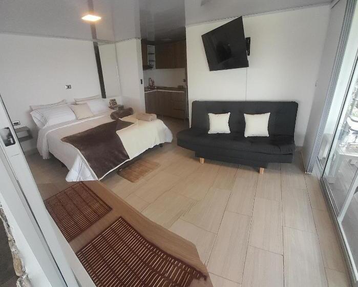 Suite with lake view, Suitegold Rocksglampings