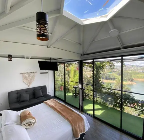 Suite with lake view, Suitegold Rocksglampings