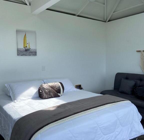 Suite with lake view, Suitegold Rocksglampings