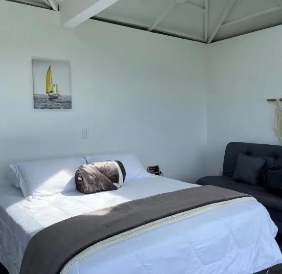 Suite with lake view, Suitegold Rocksglampings