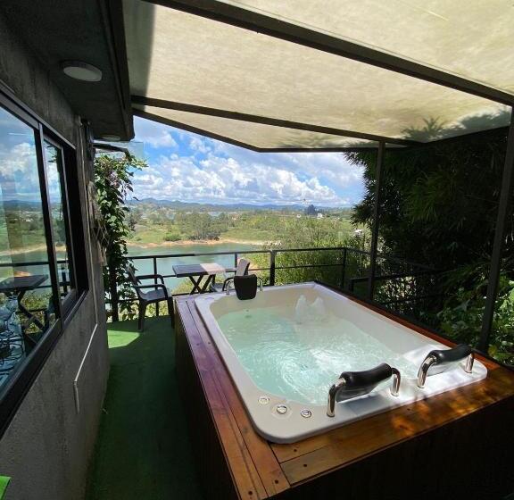 Suite with lake view, Suitegold Rocksglampings