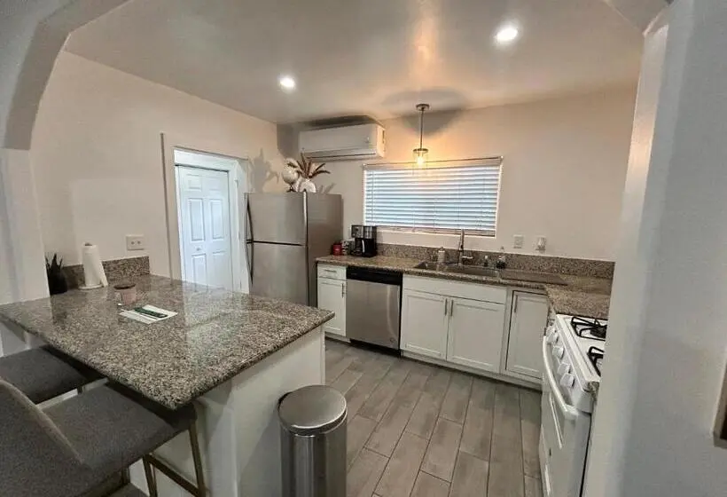 آپارتمان 1 خوابه با چشمانداز باغ, Luxury Mid City Home With Firepit