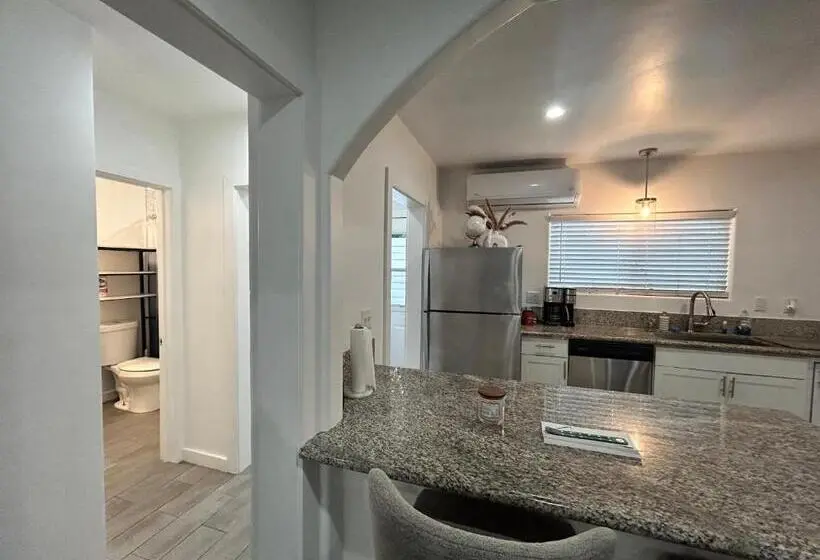 آپارتمان 1 خوابه با چشمانداز باغ, Luxury Mid City Home With Firepit