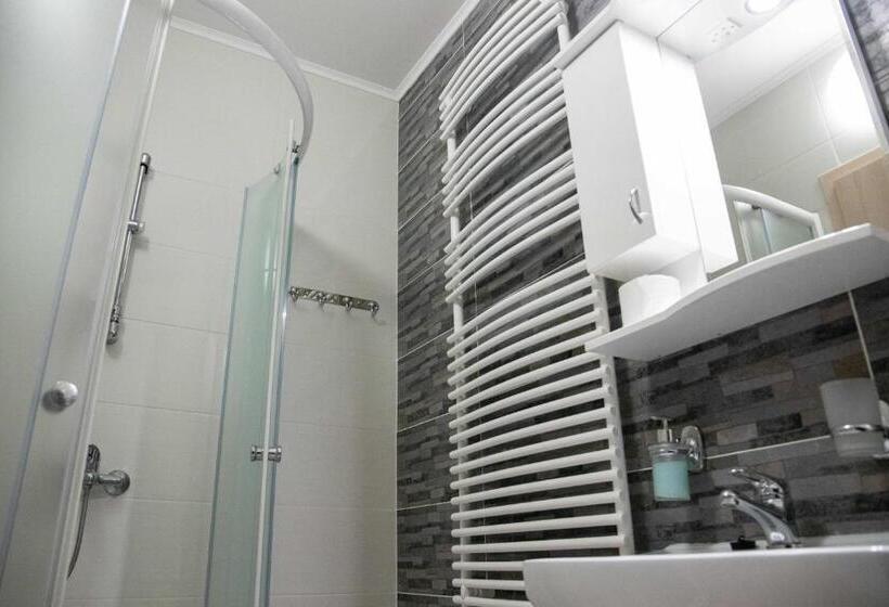 Четырехместный Номер Стандарт с Балконом, Farkas Villa