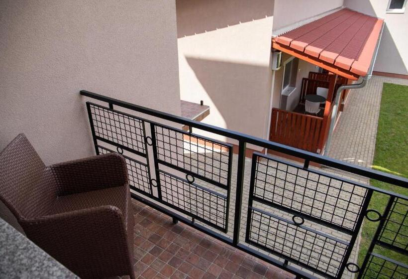 Номер Стандарт Вид на Сад, Farkas Villa