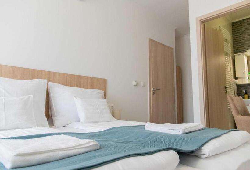 Номер Стандарт Вид на Сад, Farkas Villa